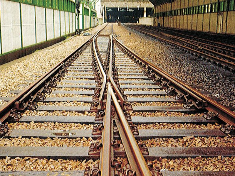 为香港生产制造的轻轨道岔